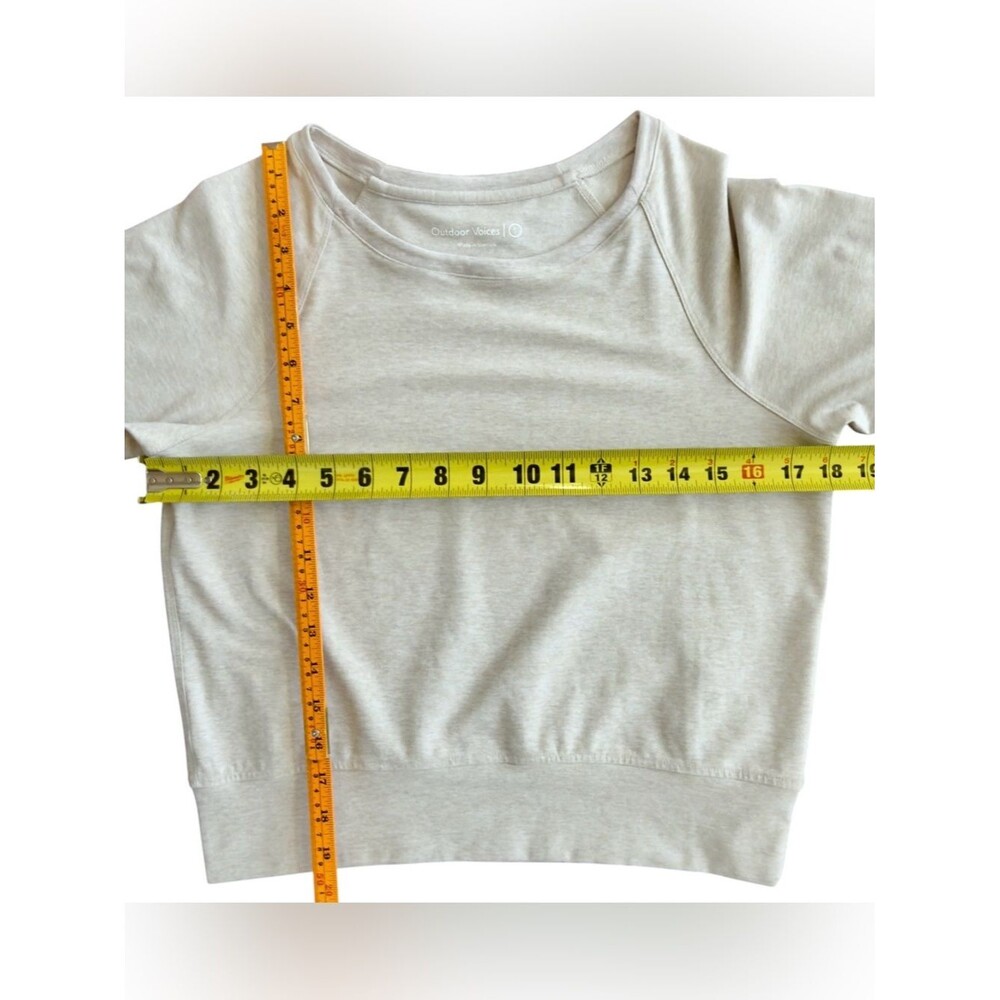 Outdoor Voices CloudKnit Shrunken Crew Oatmeal Long Sleeve Pullover Shirt. Small - Picture 4 of 7